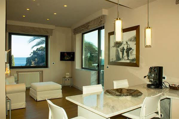Fenetre Sur Le Blue Apartment Таормина Екстериор снимка