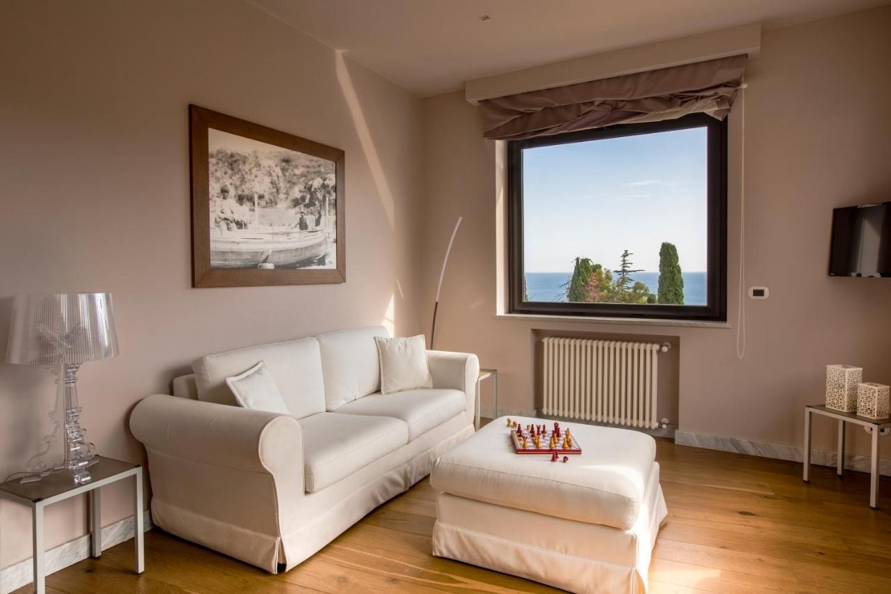 Fenetre Sur Le Blue Apartment Таормина Екстериор снимка